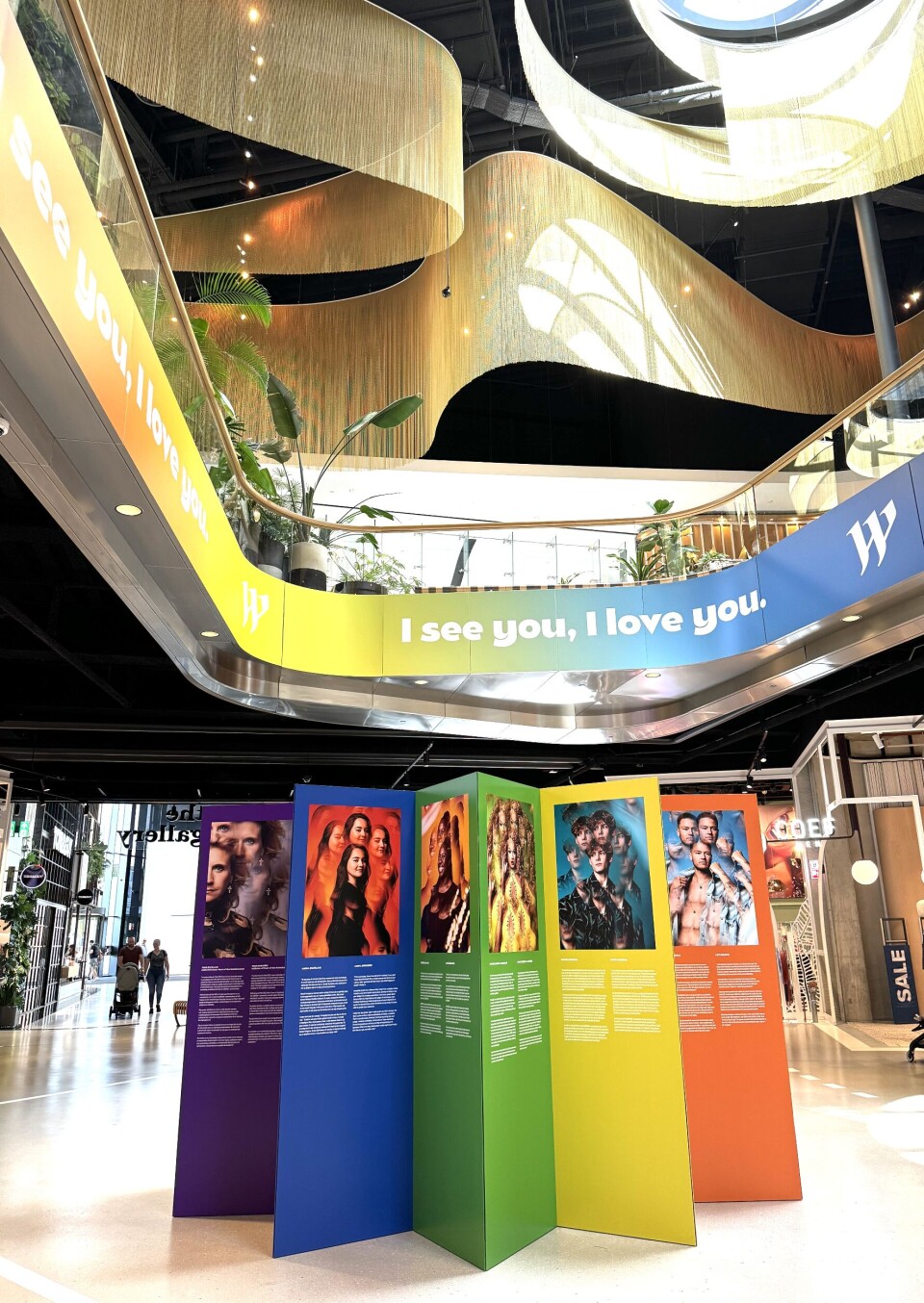 Vier Pride in Westfield Mall of the Netherlands, met een dragbingo, tentoonstelling en een interactieve quiz Pride Westfield Mall of the Netherlands