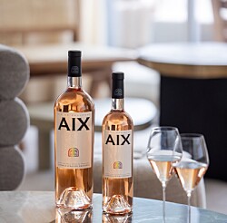 Beleef je innerlijke Joan Collins-fantasy met deze rosé