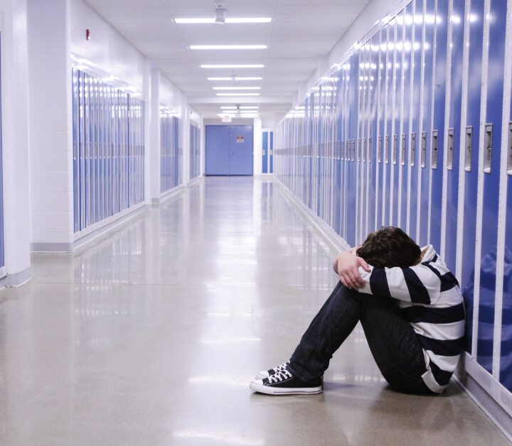 Nieuw lespakket voor middelbare scholen dat is gericht op lhbtiqa+-jongeren: ‘Pesten is Dodelijk’ Pesten