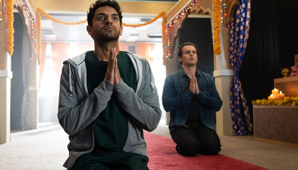 Naveen (Karan Soni) en Jay (Jonathan Groff). Naveen (Karan Soni) en Jay (Jonathan Groff).