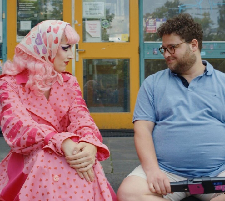 Wanneer hoor je bij de queer gemeenschap? Daarover gaat de documentaire ‘Queer Genoeg?’ Queer Genoeg