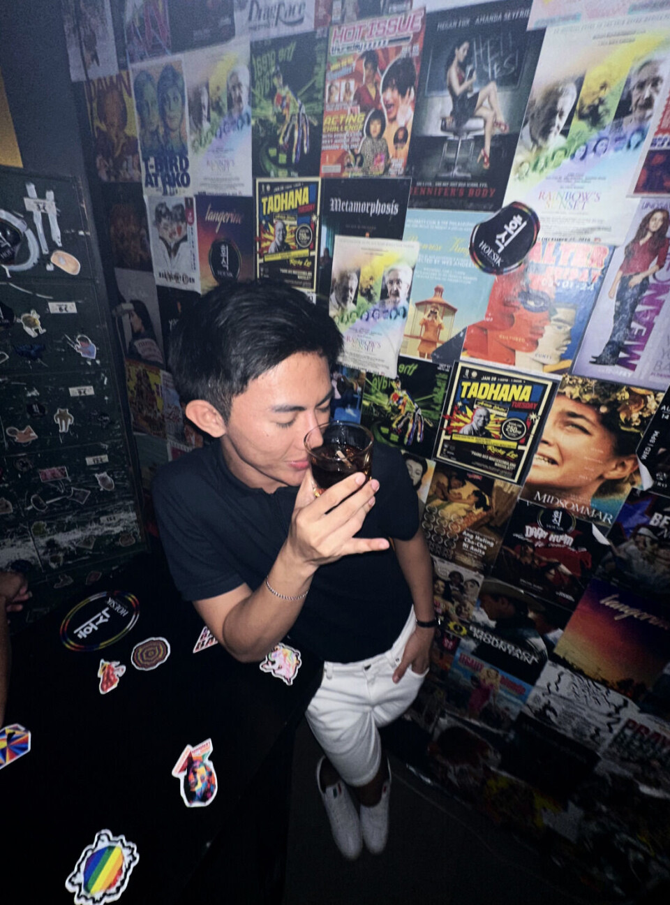 James doet cool in Hoesik, in Makati. James doet cool in Hoesik, in Makati.