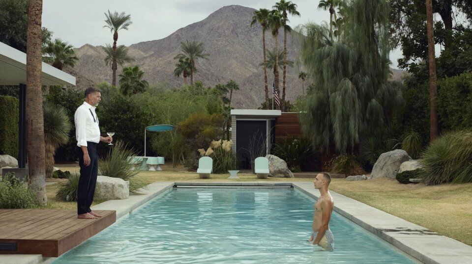 Zelfportret
met Alex in Palm Springs. Zelfportret met Alex in Palm Springs.