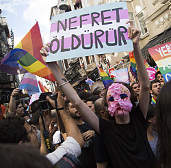 Rechten van homostellen en trans personen verder aan banden gelegd in Turkije, als het aan de wetgevers ligt