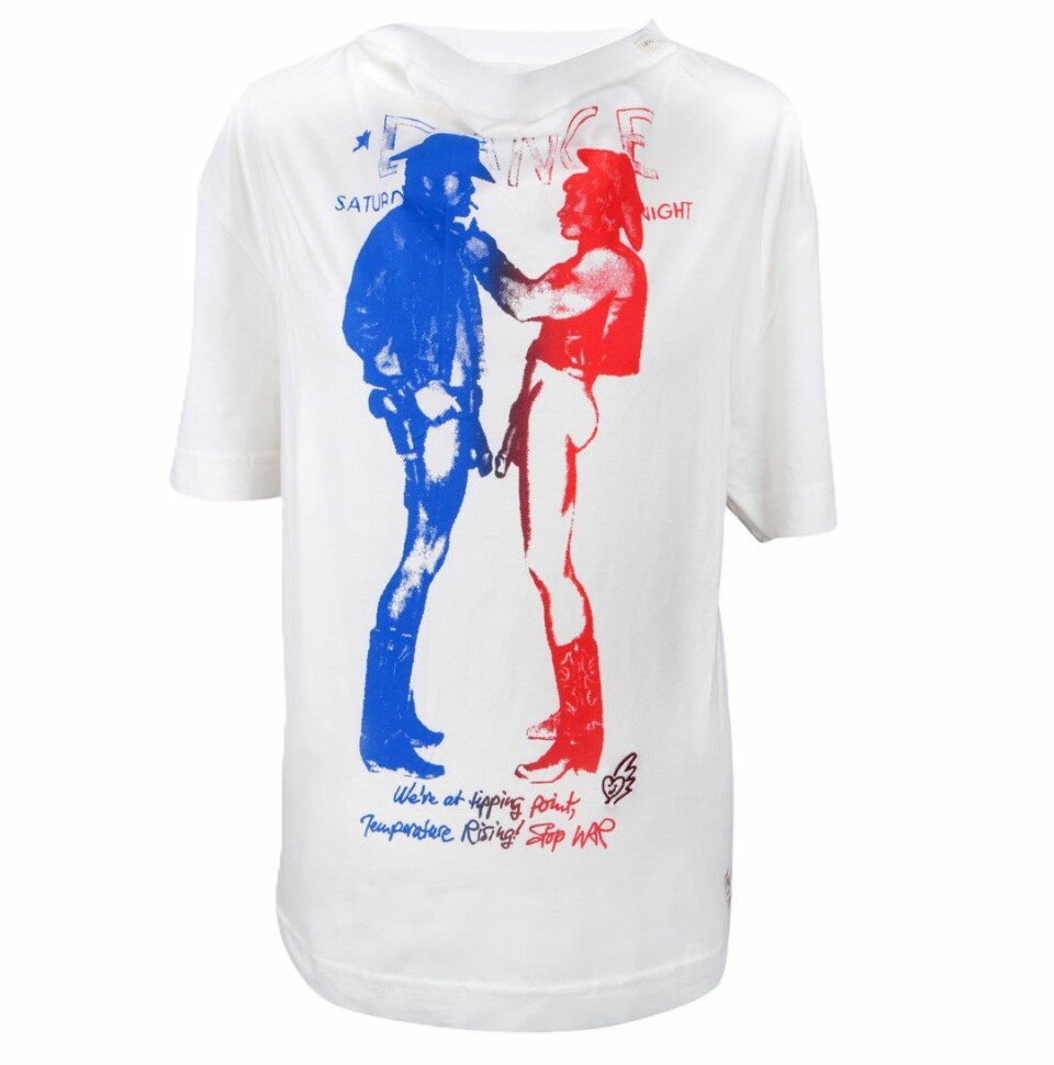 T-shirt met homo-erotische cowboys van Vivienne Westwood opnieuw verkrijgbaar, opbrengst naar lbhtiq charity Vivienne Westwood - Cowboys T-shirt