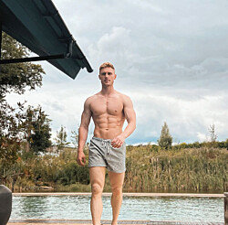 Hot op Instagram: Boots-acteur Max Parker