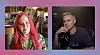 Kate Pierson en Jake Shears in de podcast Queer the Music