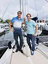 Ivar en Floris op hun zeilboot