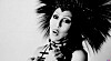 Een dragqueen verkleed als Cher